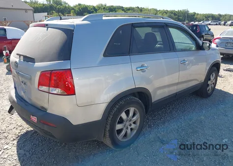 2011 Kia Sorento Lx z USA, uszkodzony, nr VIN 5XYKTDA1XBG100957